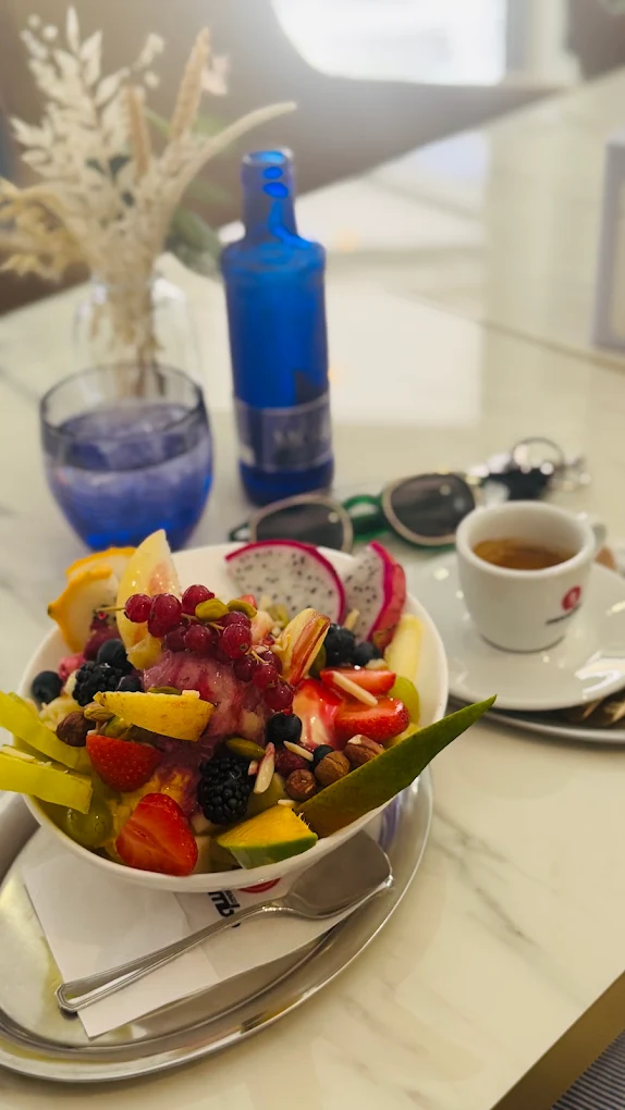 Fruchtige Spezialität mit frischen Früchten im Cristallo